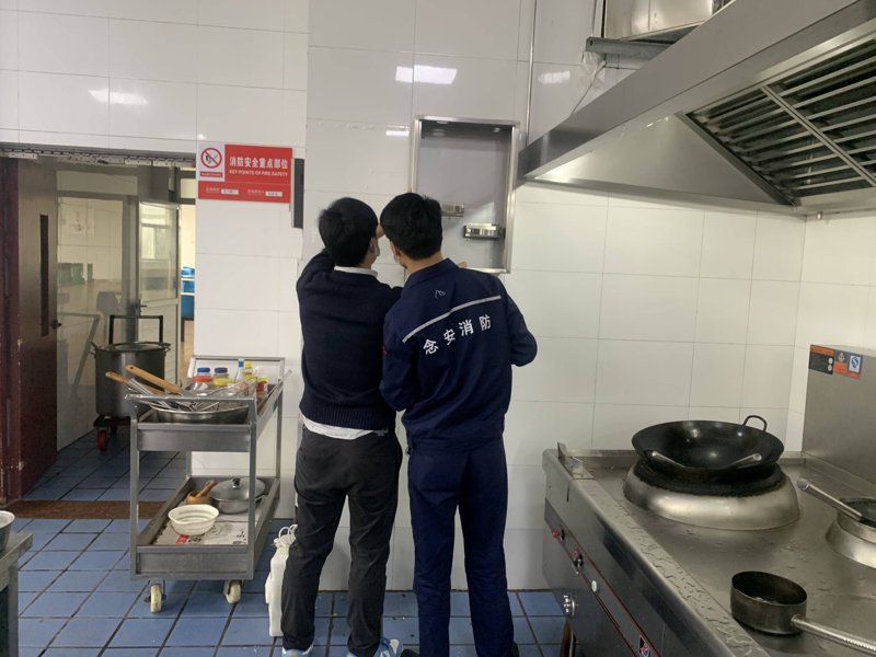 深美的厨具设备如何在厨房中大显身手？